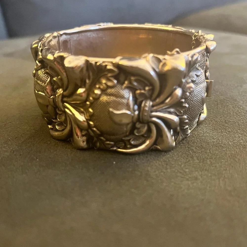 Vintage Goldtone Whiting & Davis Bangle Bracelet - Picture 2 of 13